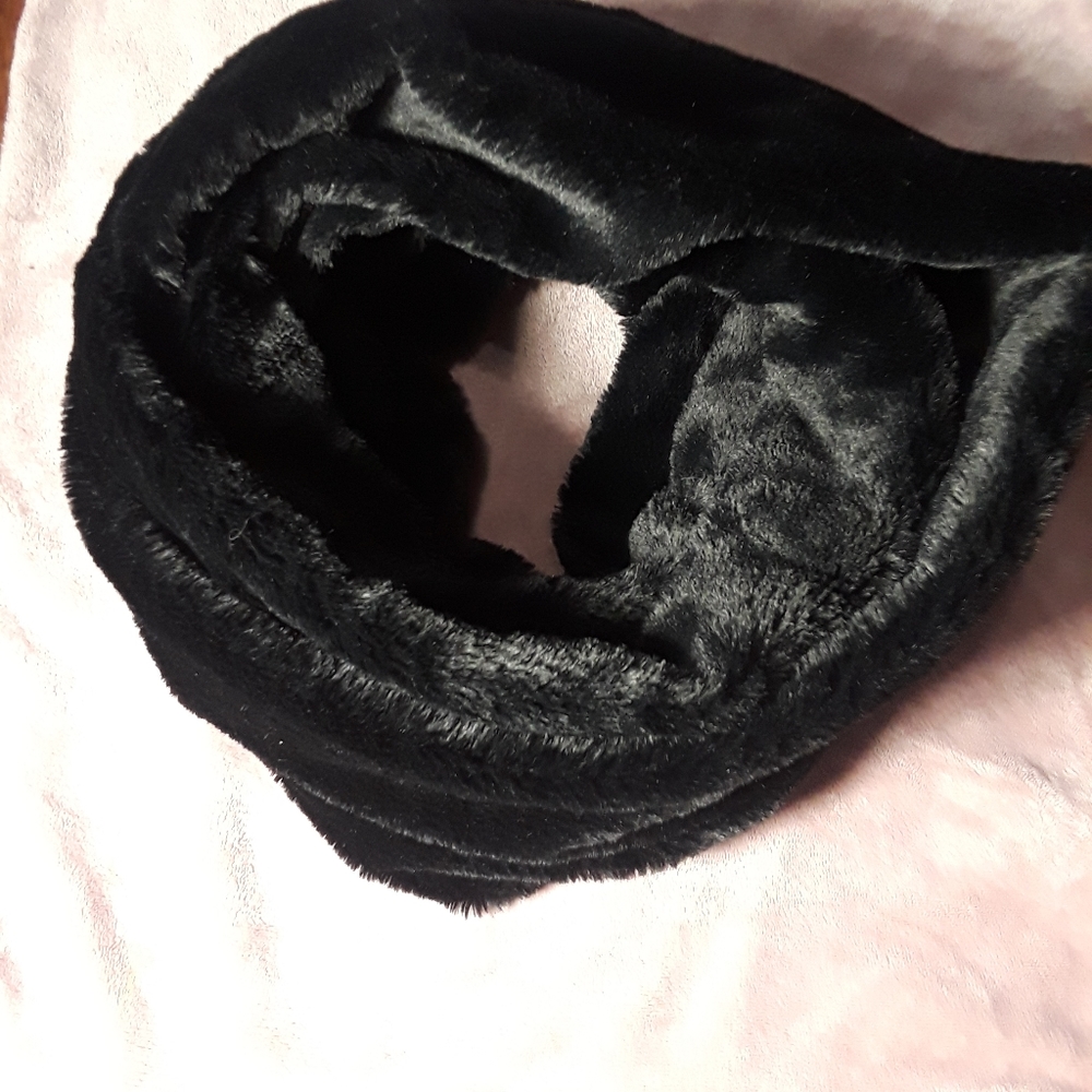 Akira ultra plush neck cowl